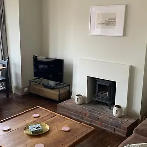 Lovely 4 Bedroom Home, Stones Throw From The , Brighton United Kingdom