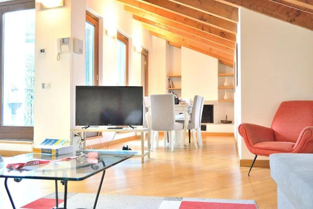 Mansarda In Piazza Duomo Apartman Milánó Olaszország